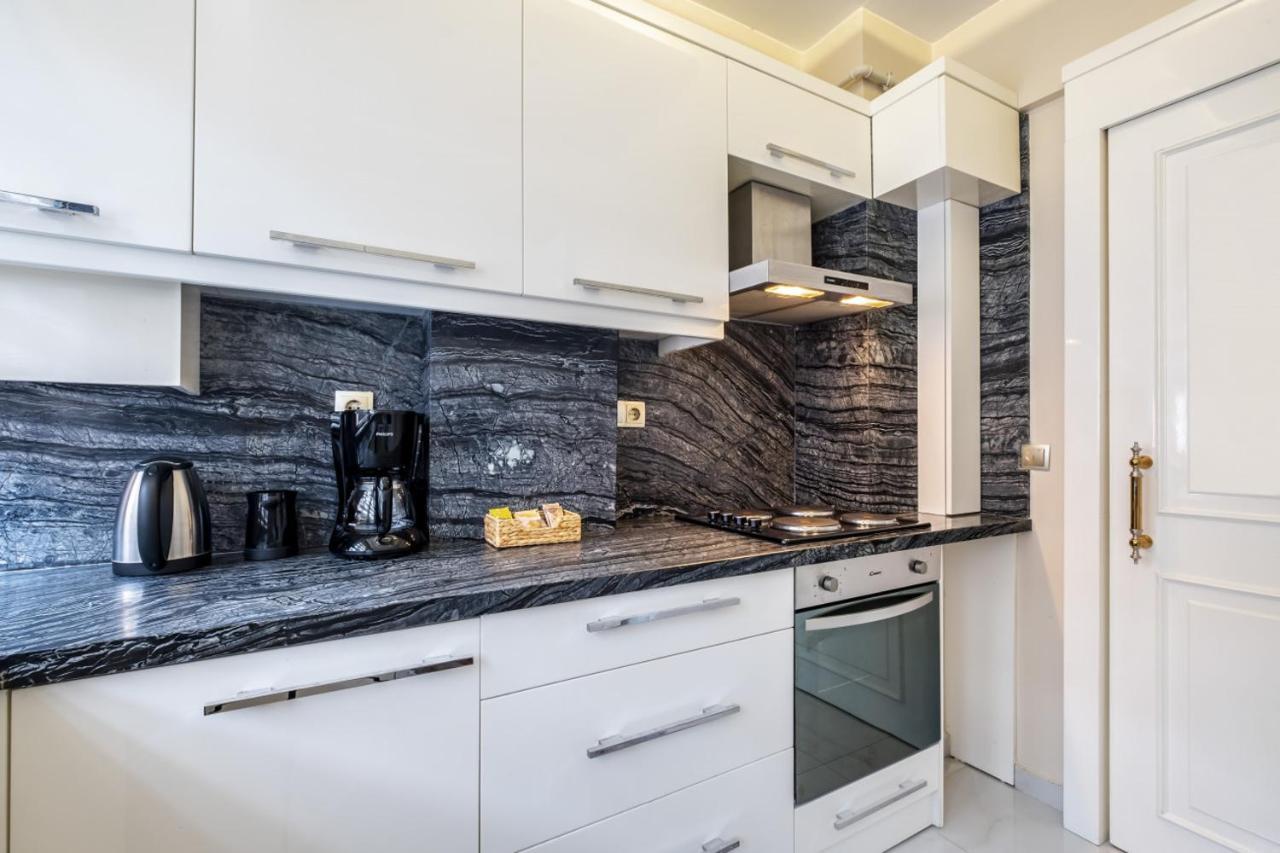 Daire Captivating Flat With Balcony Near Besiktas Pier İstanbul